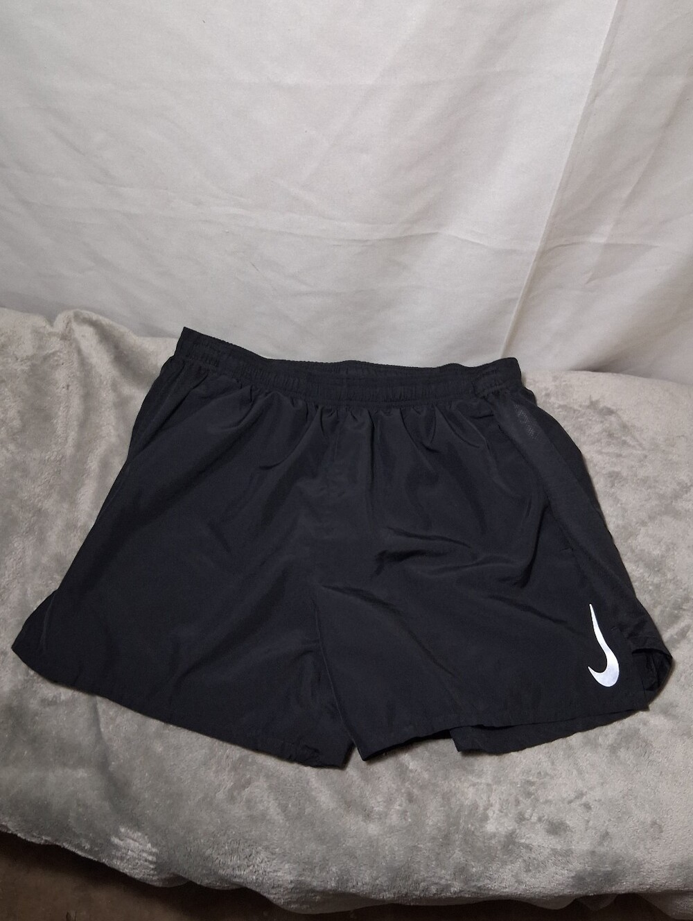 Nike Black Dri Fit Elastic Waist Large Athletic Shorts 
Good Used Condition 
No